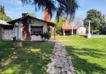 CASA CON PILETA BARRIO PERUZOTTI
